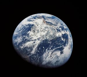 Una de las primeras imágenes de La Tierra tomada por humanos. Fotografiada desde el Apollo 8 a 30.000km