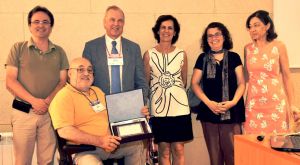 In the image, some former members of Prof. Vicente&#039;s group, together with the president of SEM, Prof. Ventosa, offer the plaque acknowledging the recognition.  From left to right: Manuel Sánchez, Miguel Vicente, Antonio Ventosa, Teresa Garrido, Beatriz Málik, Ana Dopazo.