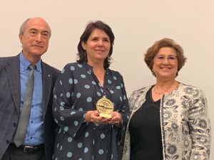 Nazario Martín, ex presidente de COSCE, con Carmen Simón y Perla Wahnón, nueva presidenta de COSCE