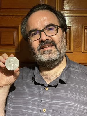 luis Montoliu receives the H.S. Raper 2020 Medal for his contributions in albinism research