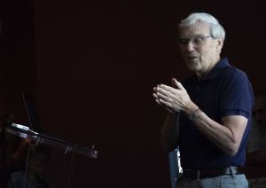Nobel Prize laureate Richard Henderson during his presentation at the CNB.